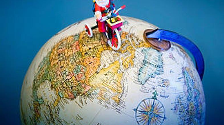 Božiček in dedek Mraz bereta tudi pisma popotnikov.