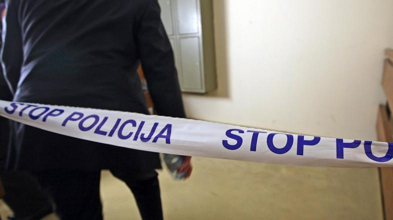 Novice: Oropal bencinski servis in grozil - Policijski trak