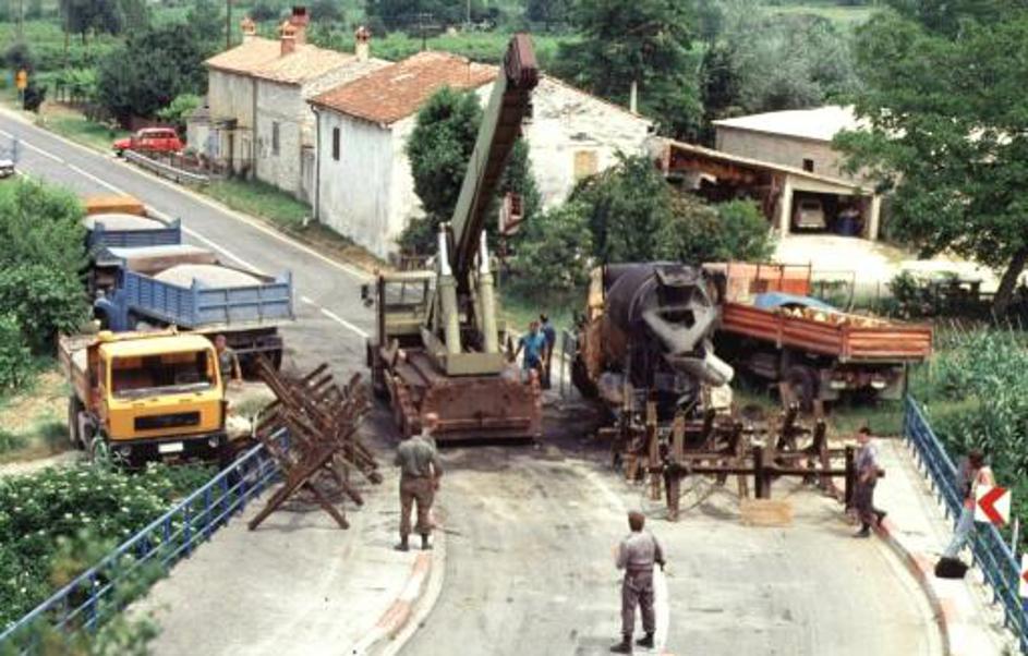 vojna za Slovenijo, tanki, BLOKADA PRI DRAGONJI