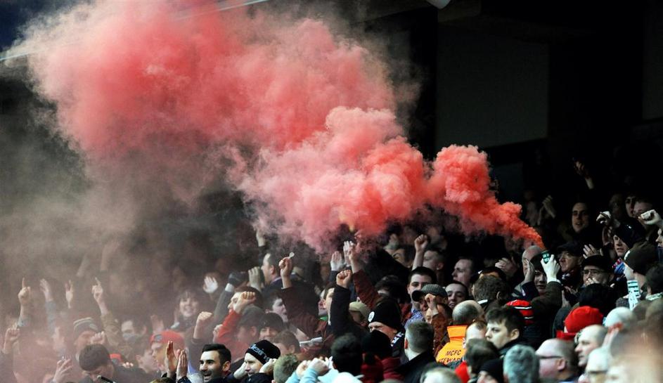 navijači dim bakla bakle Manchester City Barnsley pokal FA Cup