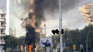 Samozažig protestnika v Alžiriji je bil kaplja čez rob, ki je pripeljala do ognj