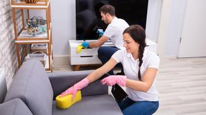 čiščenje kavča, par