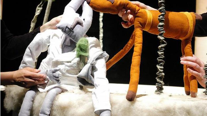 Predstava je z načinom svoje pripovedi namenjena predvsem najmlajšim – otrokom o