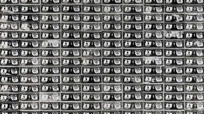 Gre za eno prvih slik na svilo, ki jih je ustvaril Warhol (1928-1987). 