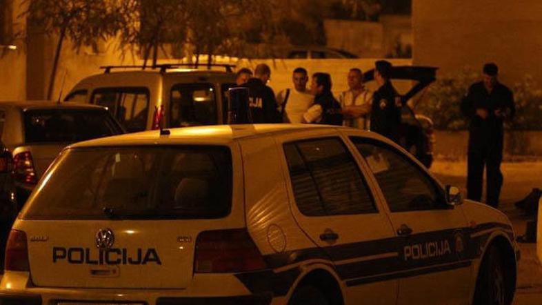 Na prizorišču umora poteka obsežna preiskava. Sosedje so v šoku.