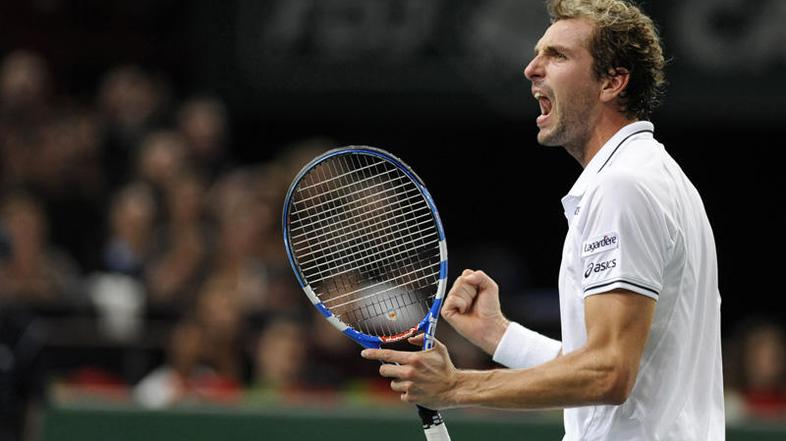 Francoz je presenetljivo izločil Švicarja, ki mu v Parizu še ni uspelo priti do 