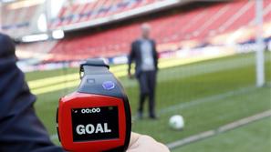 Carter Fifa sokolje oko hawk-eye sistem gol ura display displej Toyota stadion J
