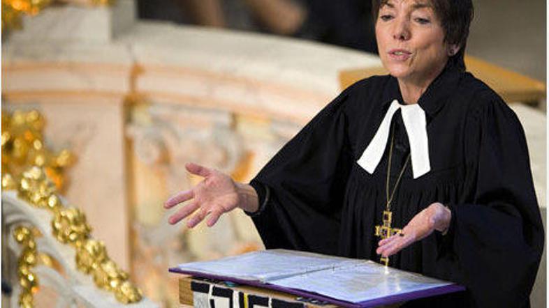 Vodja nemške protestantske cerkve je štiri dni zatem, ko so jo policisti ustavil