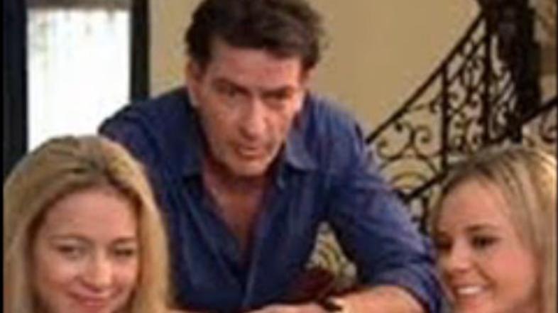 Bo katera druga prevzela mesto Charliejeve druge "boginje"? (Foto: youtube)