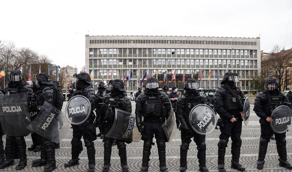 Zaradi goriva zdaj na vlado pritiskajo še policisti: Zahtevajo izredne ukrepe