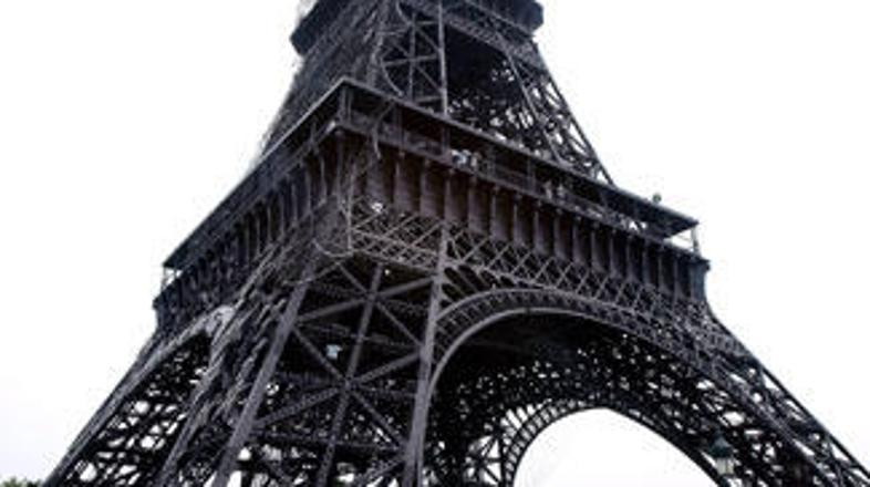 Eifflov stolp vsako leto obišče tri milijone turistov.