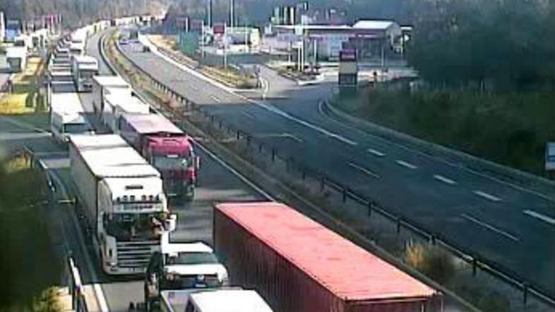 primorska avtocesta zastoj nesreča