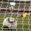 Miroslav Klose gol zdetek veselje proslavljanje mreža mreza David James