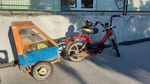 Moped in prikolica