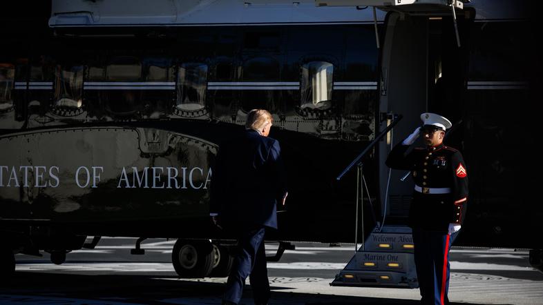 Donald Trump pred vkrcanjem na Marine One