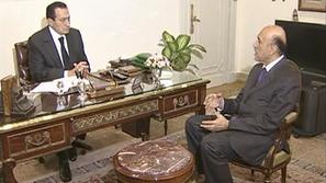 Predsednik Egipta Hosni Mubarak je del oblasti predal Sulejmanu, a podrobnosti n