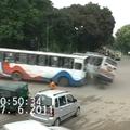 Nesreča avtobusov v Bangladešu