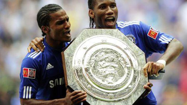 Chealsea je Manchester Unitedu že odščipnil prvo lovoriko.