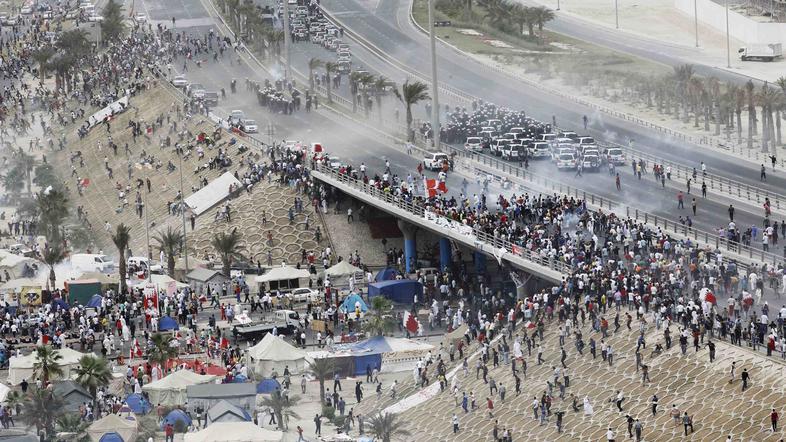 Nedeljo so zaznamovali spopadi med policijo in protestniki. (Foto: Reuters)