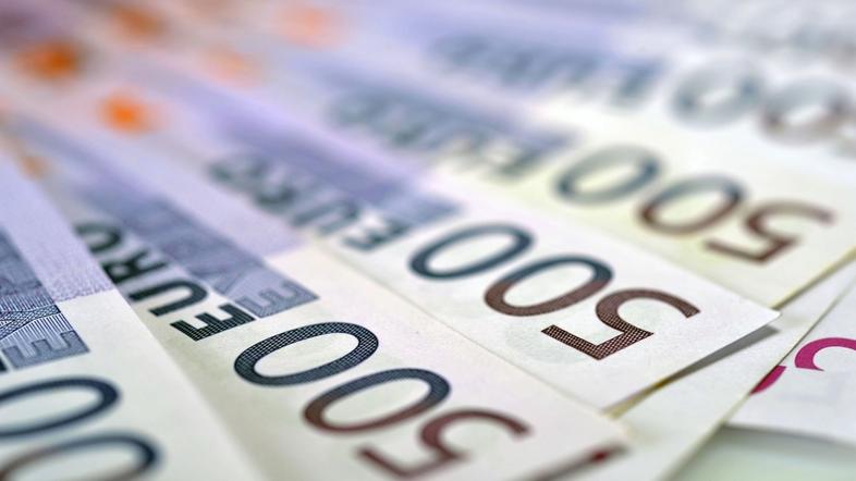 Slovenija 22.08.12, denar, evri, bankovci, foto: shutterstock