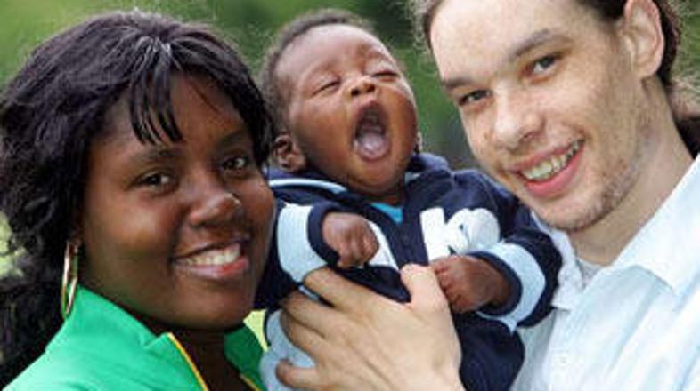 Karene je bila ob skoraj hkratnem rojstvu in poroki presrečna.