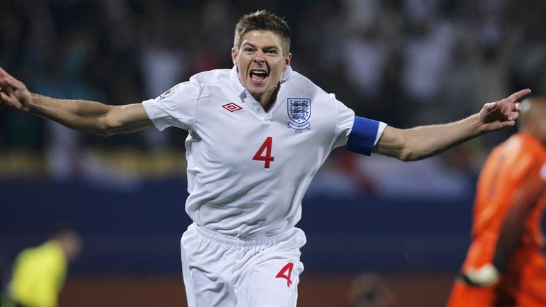 Steven Gerrard bo še naprej nosil dres Anglije. (Foto: Reuters)