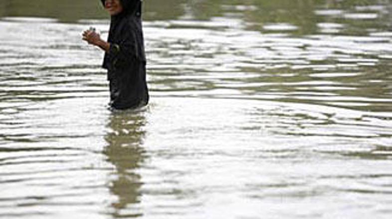 Poplavilo je več tisoč hiš.