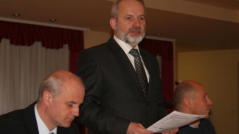 Direktor Velislav Žvipelj je predstavil možnosti pridobivanja denarja iz Javnega