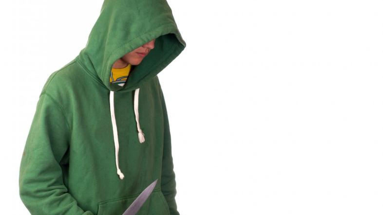 Napadalec z nožem. Slika je simbolična.