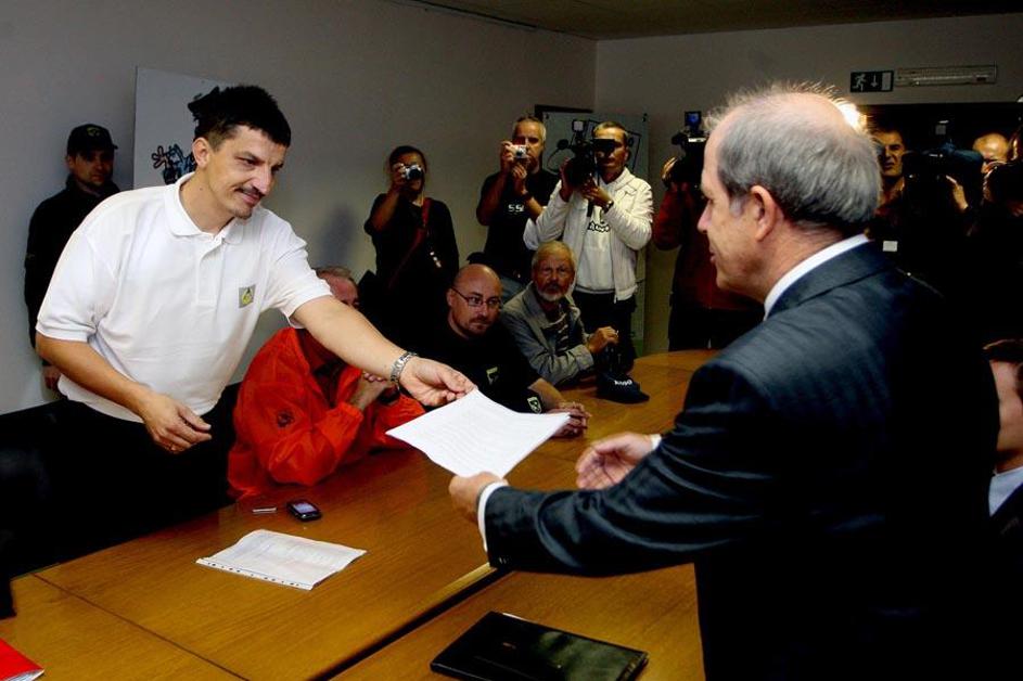 protest, poklicni delavci, policisti