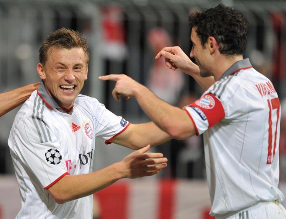 Hrvat Ivica Olić (levo) se je takole veselil svojega zadetka. (Foto: Reuters)