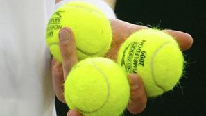Simptomi nove gripe so bili opaženi pri pobiralcih žogic na turnirju v Wimbledon