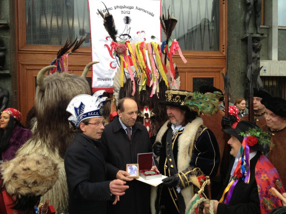 Kurenti na obisku v DZ