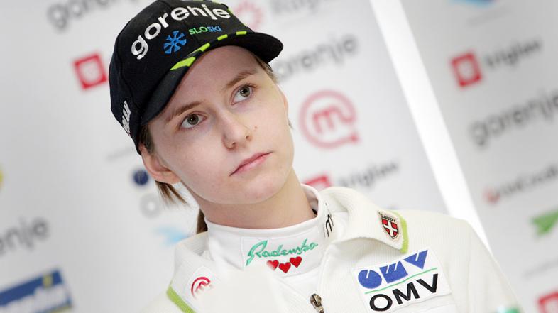 sport 11.01.12 Katja Pozun, novinarska konferenca slovenske reprezentance v smuc