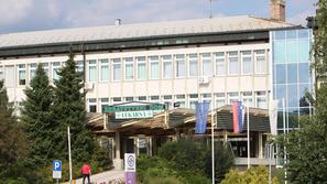 Policisti so stopili na prste 57-letni ženski, ki se je odločila za razpečevanje