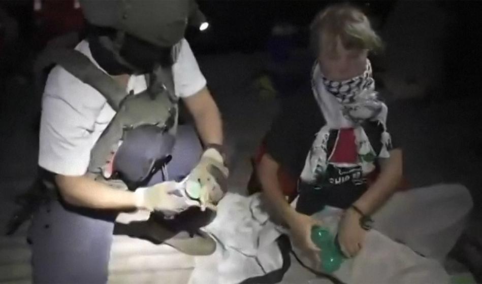 Izrael nad aktiviste: Piti so morali vodo s stranišča, poljubiti izraelsko zastavo ...