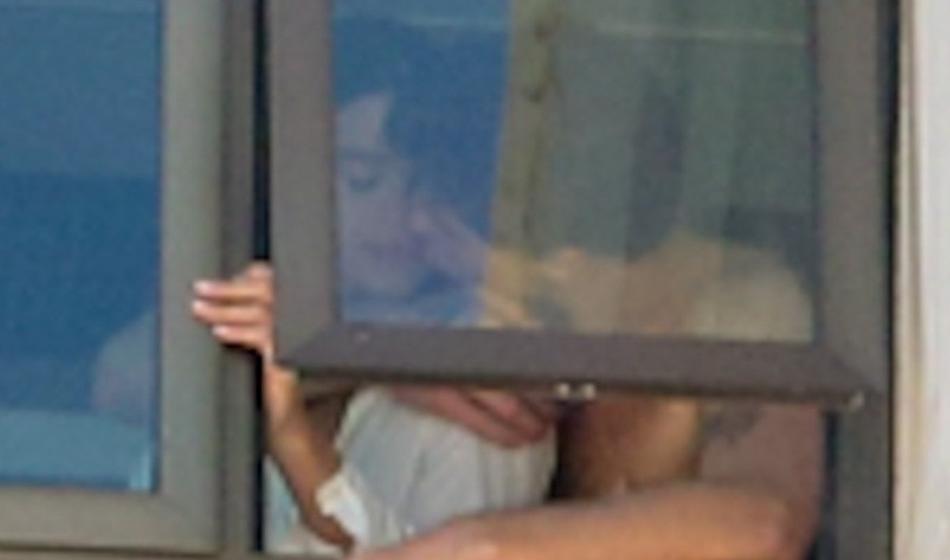 Paparac: Ujeli napol golega zvezdnika in njegovo novo ljubimko