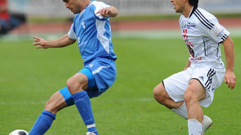 Mladen Kovačevič (na levi) je z izjemnim zadetkom spravil na tla vodilni Maribor