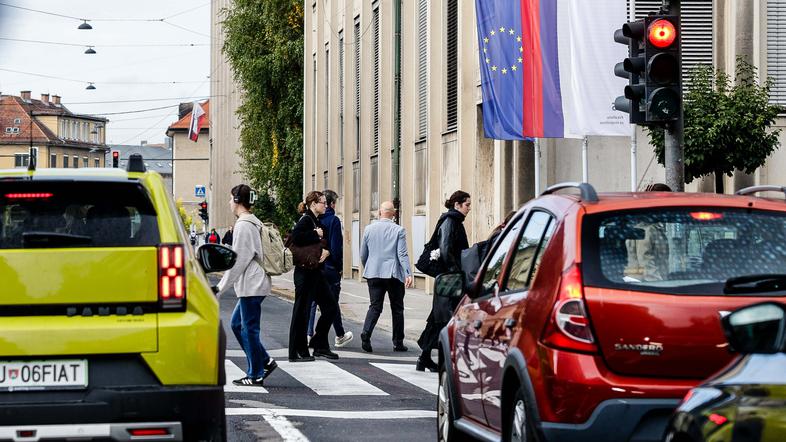 promet, vožnja, zebra