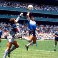 Tako imenovana božja roka Diega Armanda Maradone na tekmi SP 1986 proti Angliji.