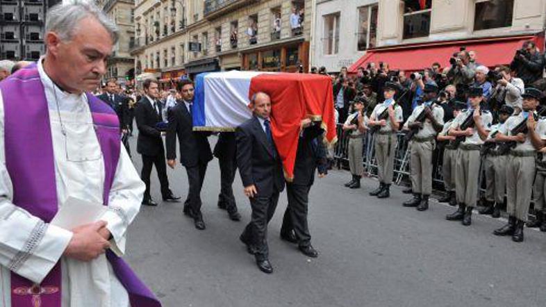 Pogreba modnega kreatorja so se udeležile številna znana imena iz modnega in pol