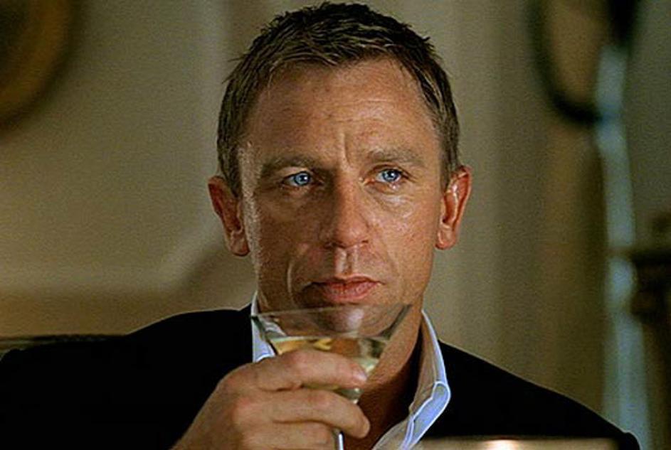 Scena 04.04.12, daniel craig, martini, james bond, foto: promo