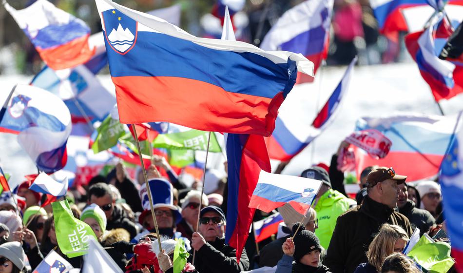 Planico zaprli, pred vrati nemočno ostali tudi nekateri lastniki kart