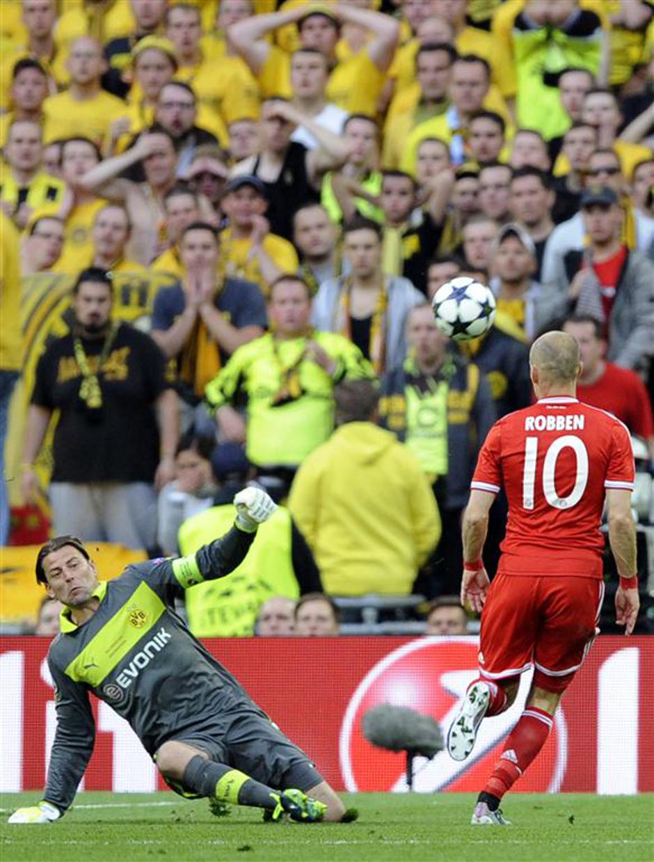 Weidenfeller Robben Borussia Dortmund Bayern Liga prvakov finale London Wembley | Avtor: EPA