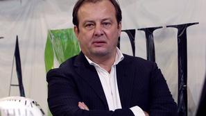 "Direktor Olimpije Matjaž Sekelj se je na servis obrnil s prošnjo, da bi bilo ne