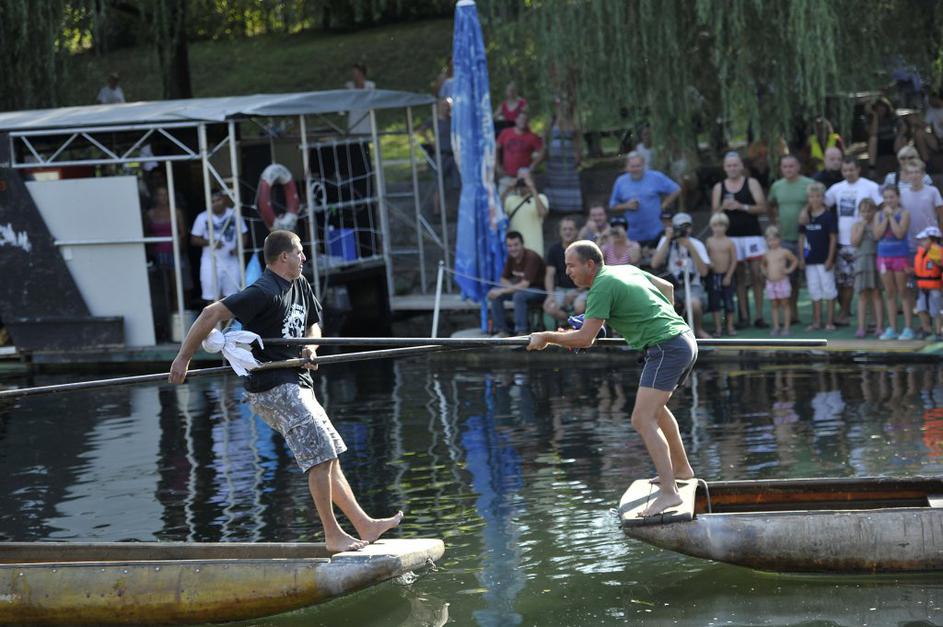 Borba čolnarjev na Ljubljanici.