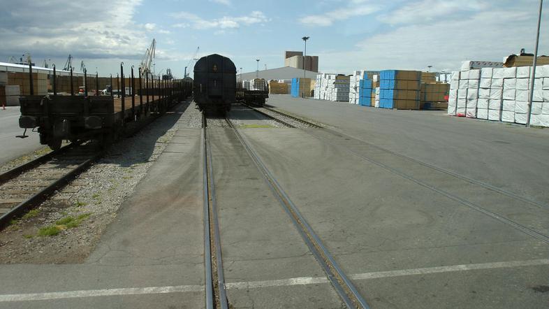 Zbiranje in odvoz goriva raziskovalnega reaktorja, ki ga je institutu v Vinči v 