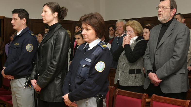 Mislejeva je kazen sprejela povsem mirno. Sodba pa je izjemno prizadela njeno ma