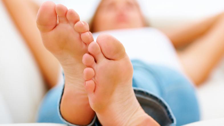 zofa, spanje, počitek, stopala