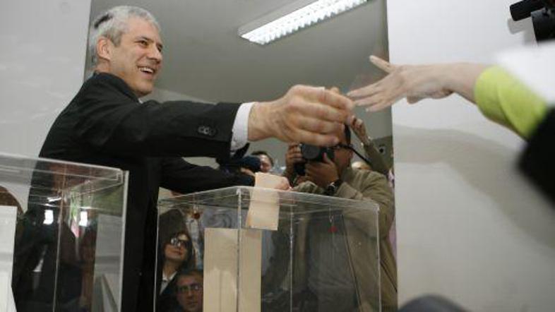 Tadić je po zmagi povedal, da njegova vlada ne bo priznala Kosova.